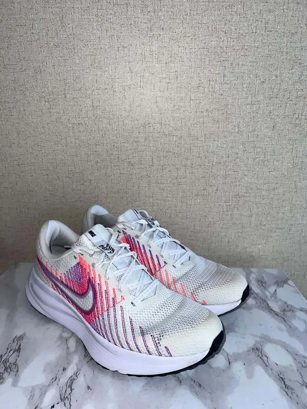 Nike Run Defy Women's Road Running Shoes White Elemental Pink Silt Red Black Siz